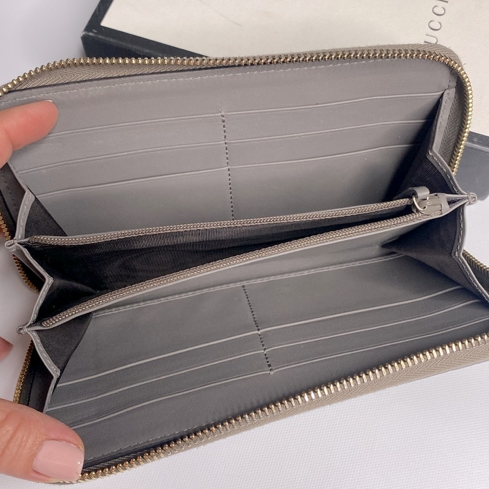 Gucci Gray Embossed Wallet - Picture 7 of 8